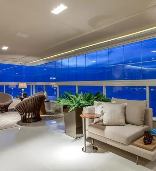 Varanda de prédio envidraçada com Balcony Brasil